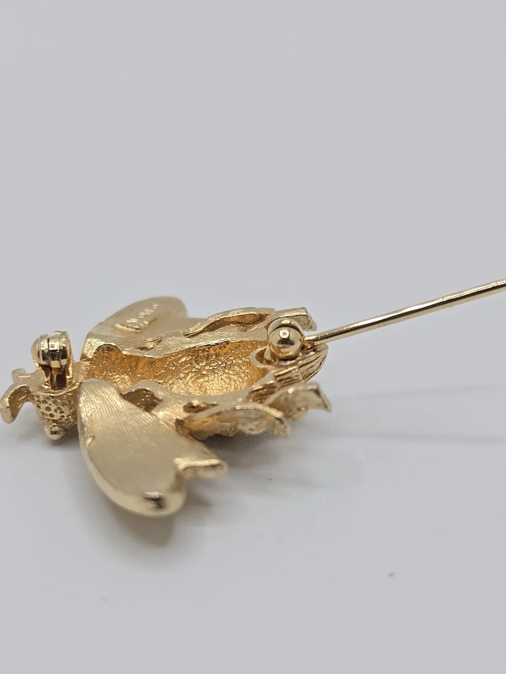 Vintage Bee Brooch Avon Gold Tone Textured Insect Pin 1.25